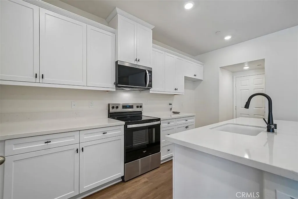 3 bed, 2.5 bath, 1544 sqft, $3,400 — Photo 1