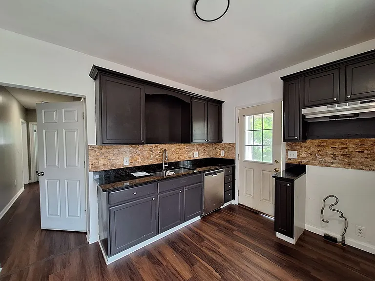 23720 Shakespeare Ave — Photo 13