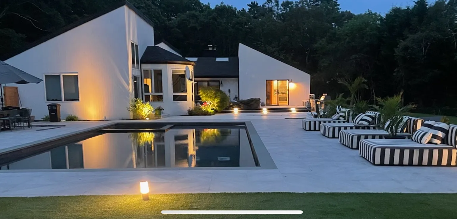 Stunning Modern Rental — Photo 3