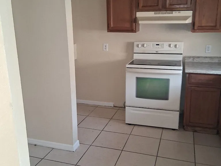 2901 Avenue D — Photo 2
