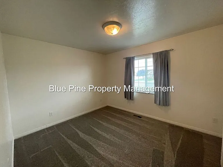 1156 Matchpoint Dr — Photo 12