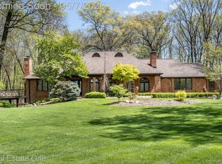 785 Old Milford Farms, Milford, MI 48381