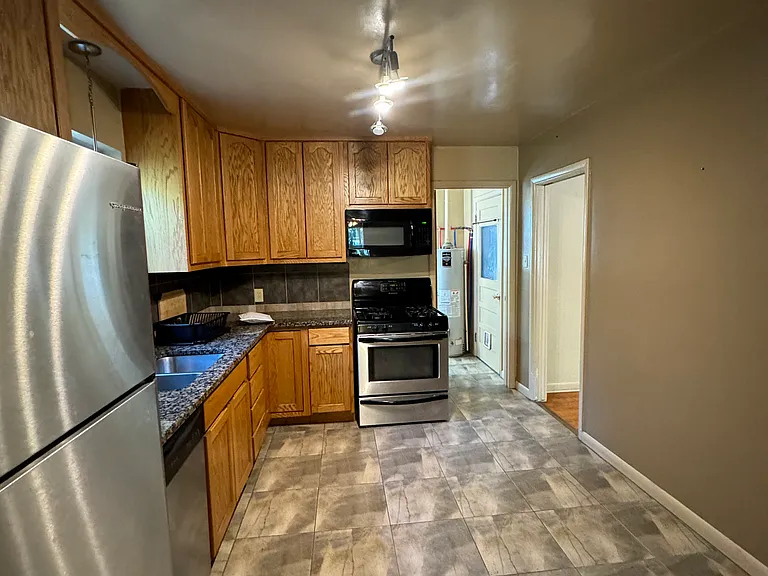 3400 Quay St — Photo 3