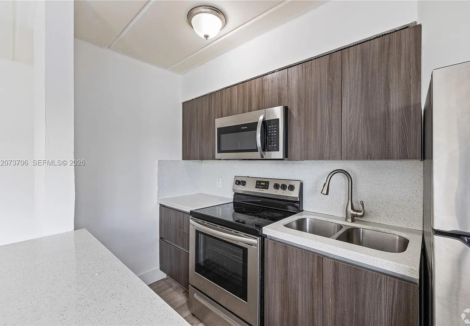 Homecrest Amd Pl — Photo 3