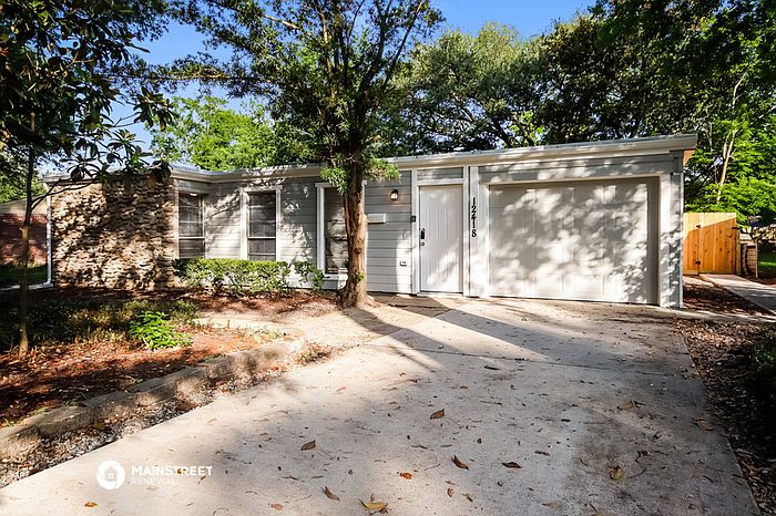 1st image of 12418 Renwick Dr
