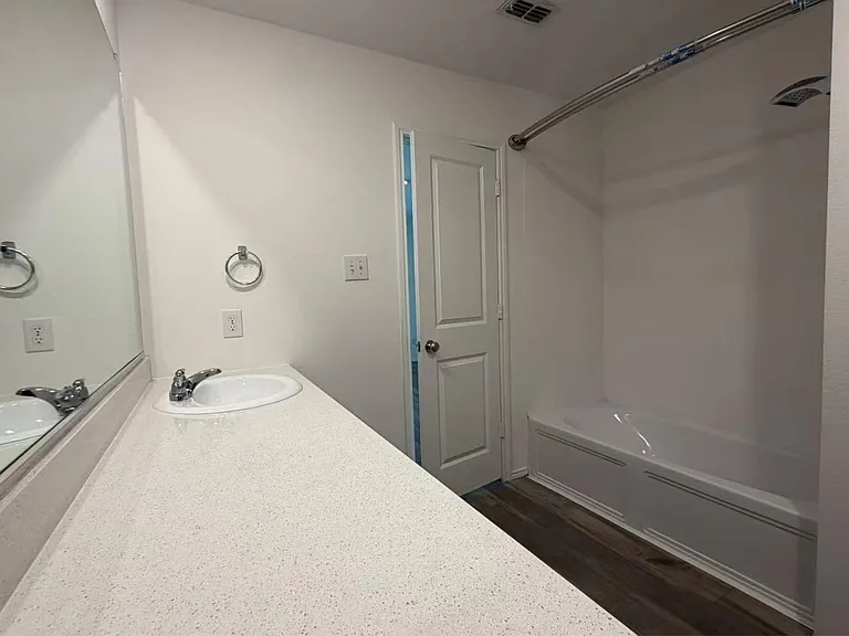 405 Laurenbrooke Dr — Photo 5