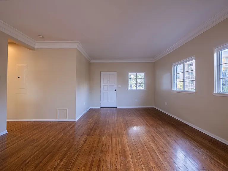 10836 Lindbrook Dr #3 — Photo 9
