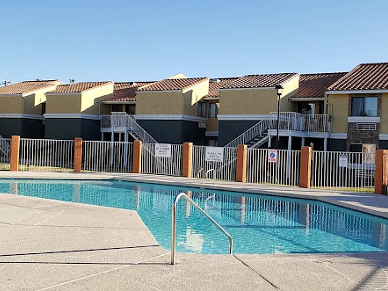 Fountain Oaks Apartments — Photo 4