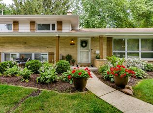 405 Robin Hill Dr, Naperville, IL