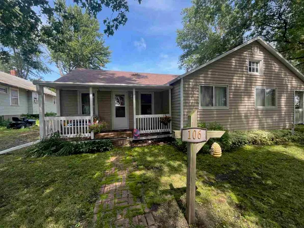 106 E 6th St, Prairie City, IA 50228