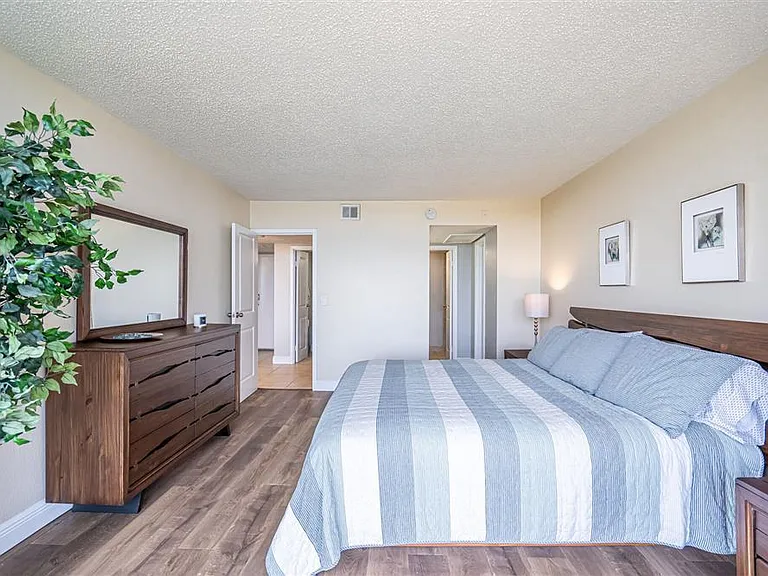 1830 Embassy Dr #409 — Photo 6