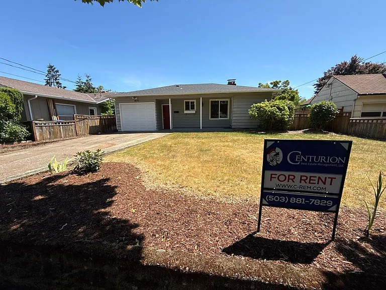 1670 Yew St SE — Photo 2