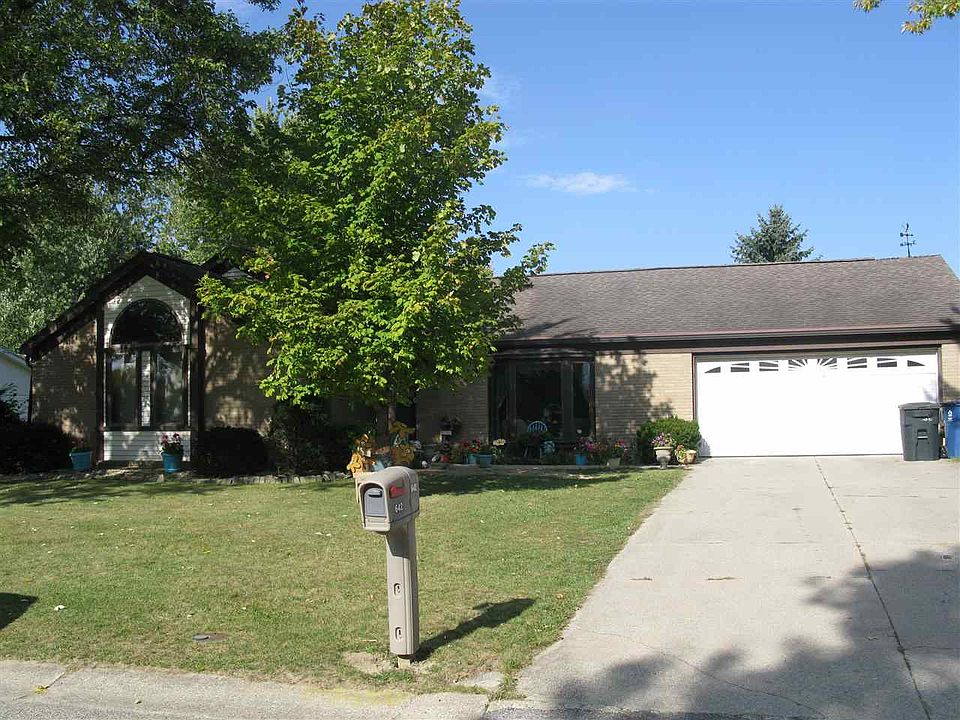 1st image of 642 Crown Hill Dr W