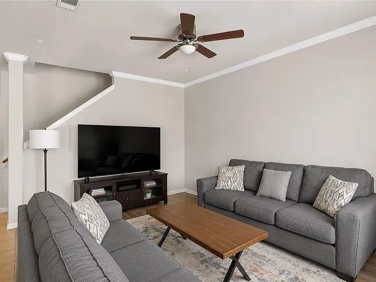 1001 Krenek Tap Rd #803 — Photo 3
