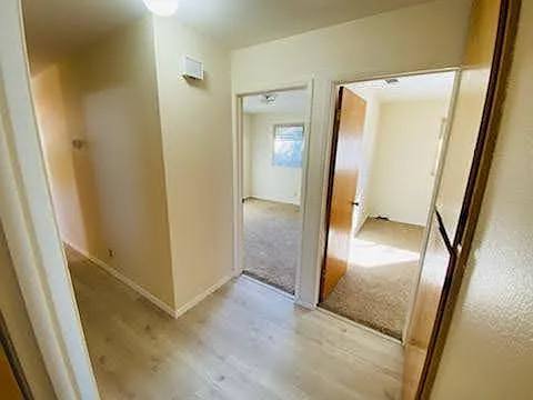 111 Huntington Ct — Photo 16