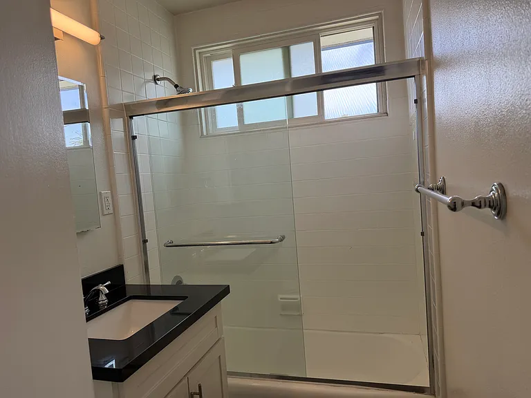 2700 Abbot Kinney Blvd #8 — Photo 15