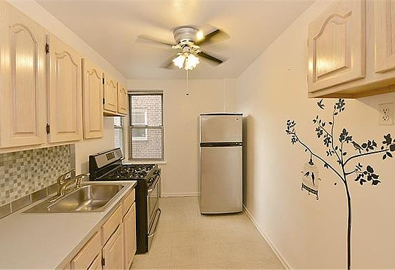 4th image of 3333 82nd St APT 3O