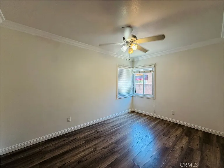 1525 W Houston Ave — Photo 9