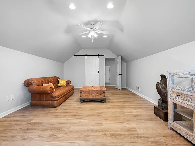 137 Whispering Woods Pl — Photo 37