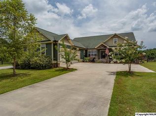 1290 Locust Dr NE, Arab, AL 35016