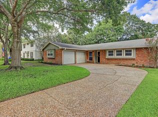 10722 Overbrook Ln, Houston, TX 77042