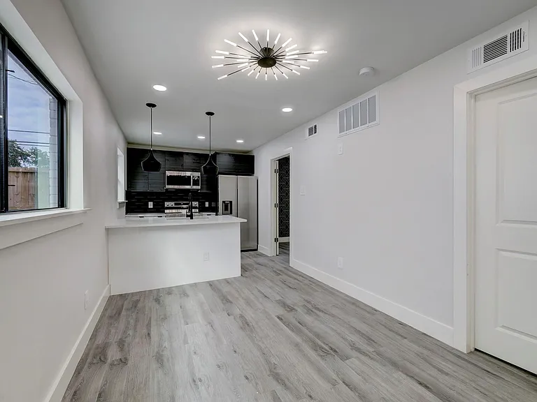 2403 Cleburne St #3 — Photo 6