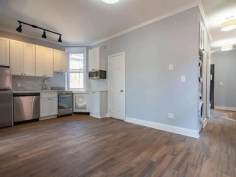 34 1/2 Saint Marks Pl #12 — Photo 4