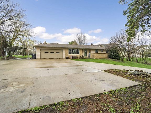 3rd image of 827 South Fancher ROAD