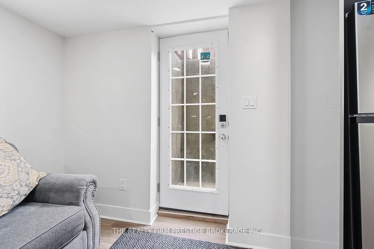 3 bed, $2,200 — Photo 2