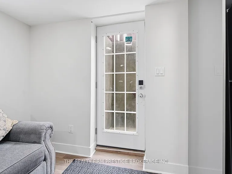 612 Fox Mill Pl #LOWER — Photo 2