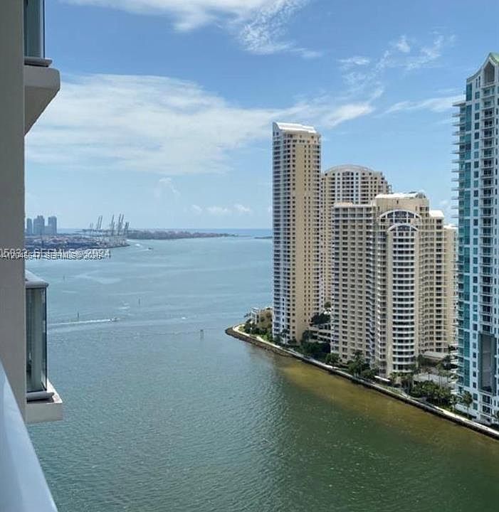 1st image of 300 S Biscayne Blvd
