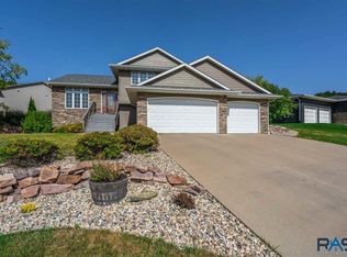 1318 N Vail Dr, Sioux Falls, SD 57110
