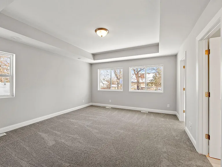 237 Jackson Ave N — Photo 28