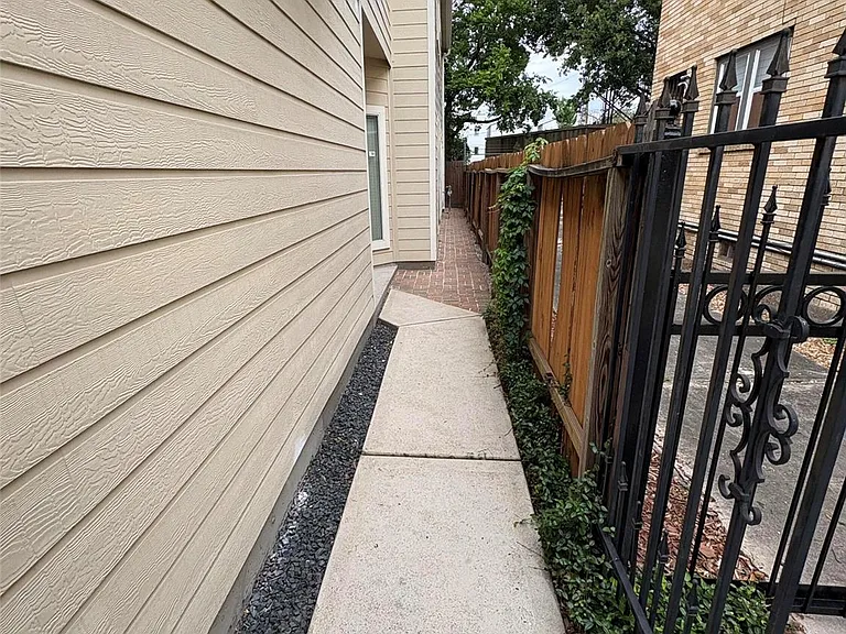 2209 Alabama St #B — Photo 2