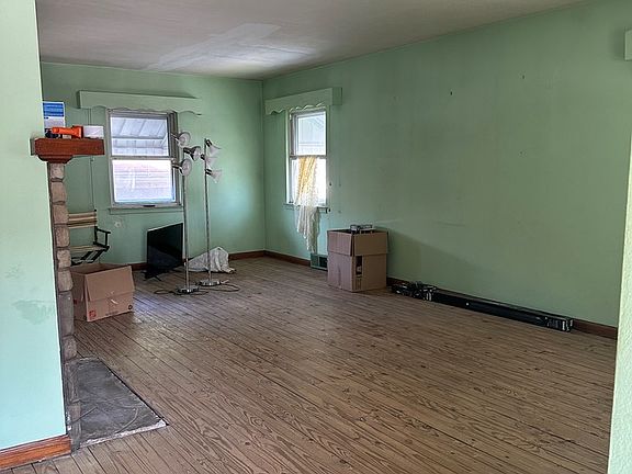 4th image of 97 Sycamore Ave