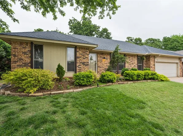 1313 Devonshire Ct, Edmond, OK 73034
