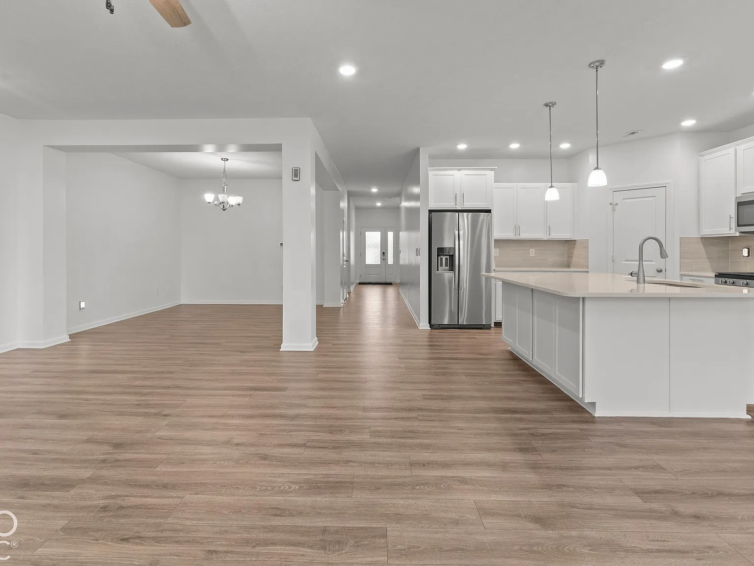 3 bed, 2.5 bath, 2463 sqft, $2,300 — Photo 3
