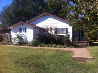 1304 E Cowboy Hill Rd, Ponca City, OK 74601