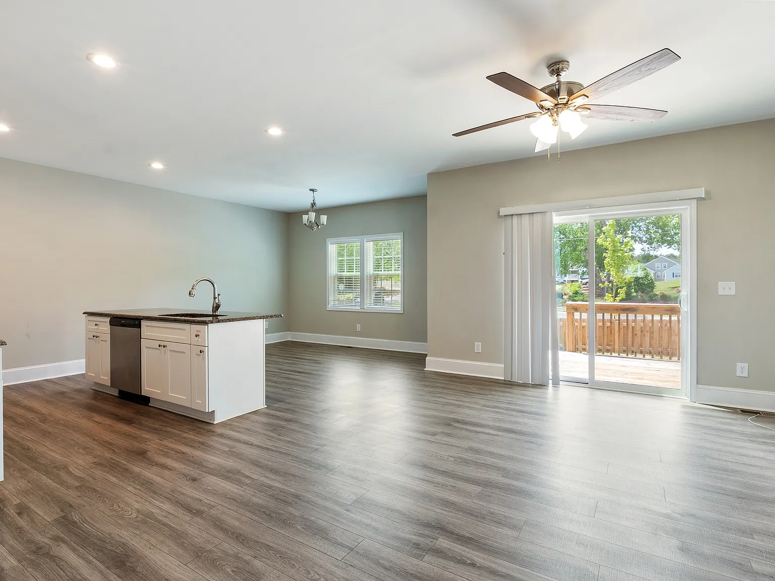 Ducks Landing - 830 — Photo 3