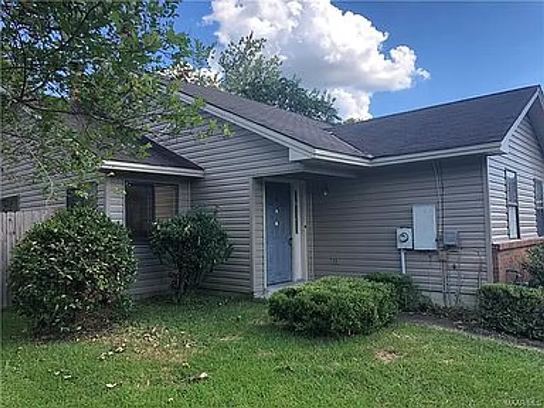 1525 Westminster Dr — Photo 2