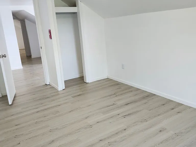 1214 Commercial St — Photo 12