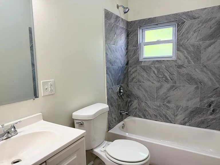 9605 S Avenue L #1R — Photo 9