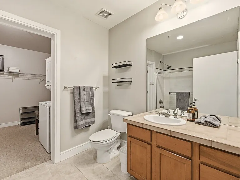2441 N Broadway #203 — Photo 6