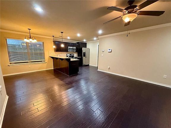 5th image of 2664 N Valencia Ave