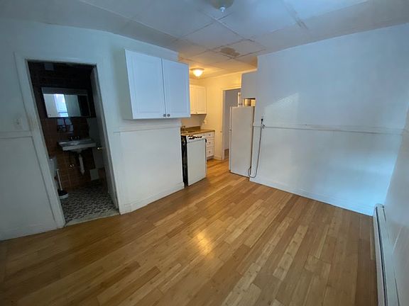 4th image of 60 Otis St #B