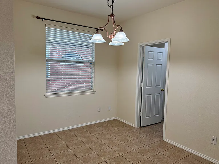 1543 Sandstone Dr — Photo 9