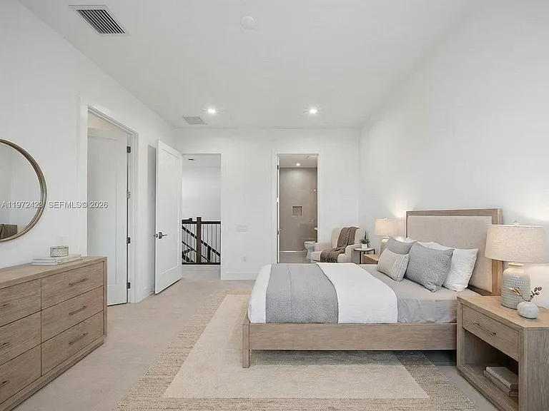 5718 Ashwood Cir W — Photo 6