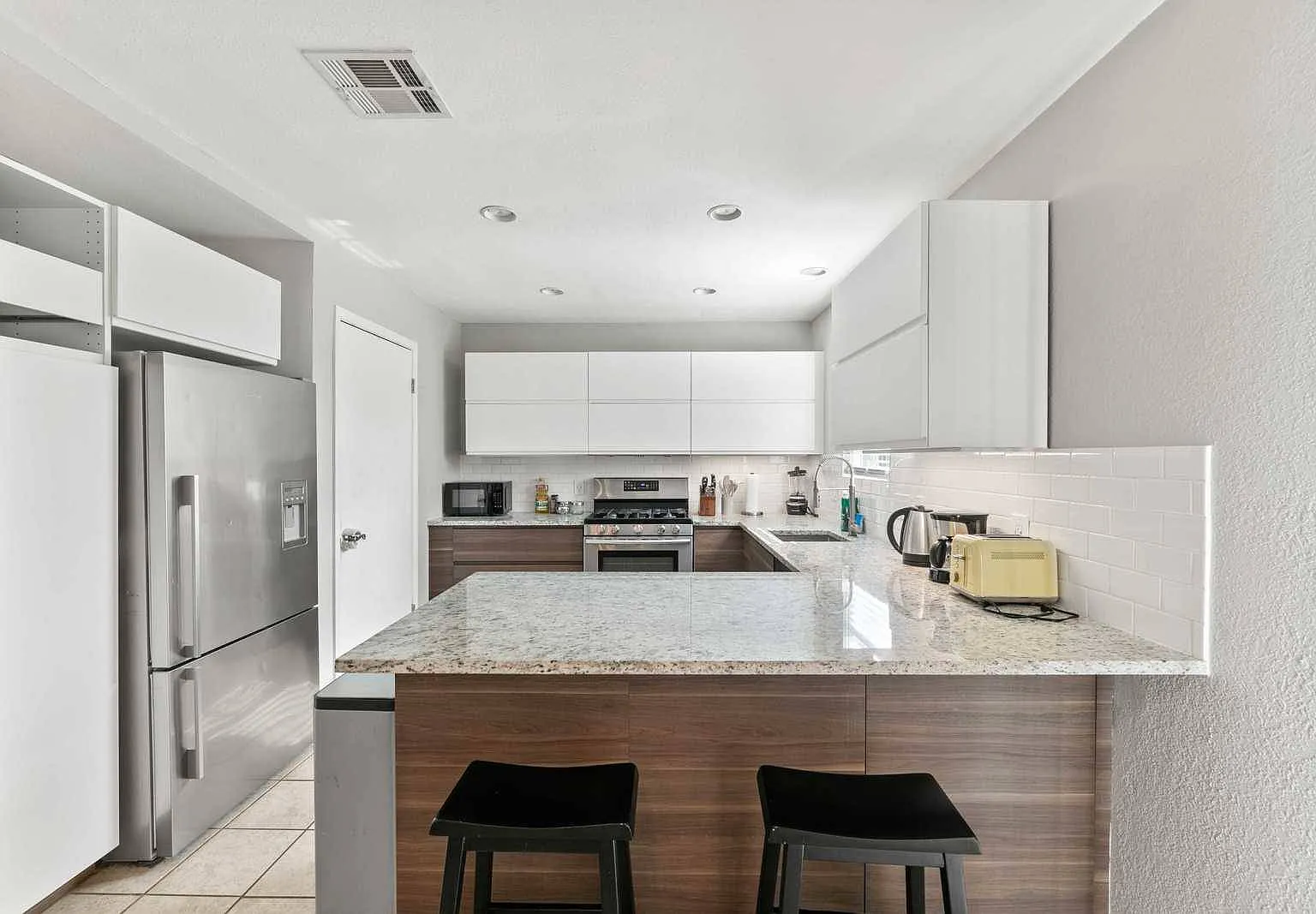 3 bed, 1443 sqft, $3,900 — Photo 3