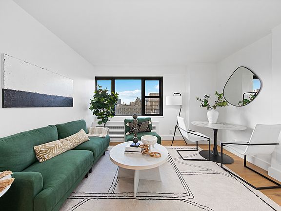 3rd image of 100 W 93rd St APT 12D