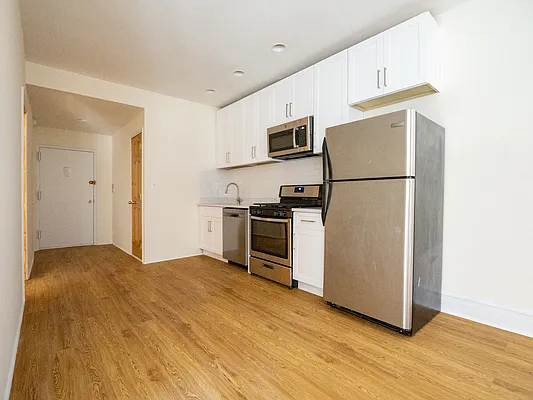 Rented by City Connections Realty | media 15